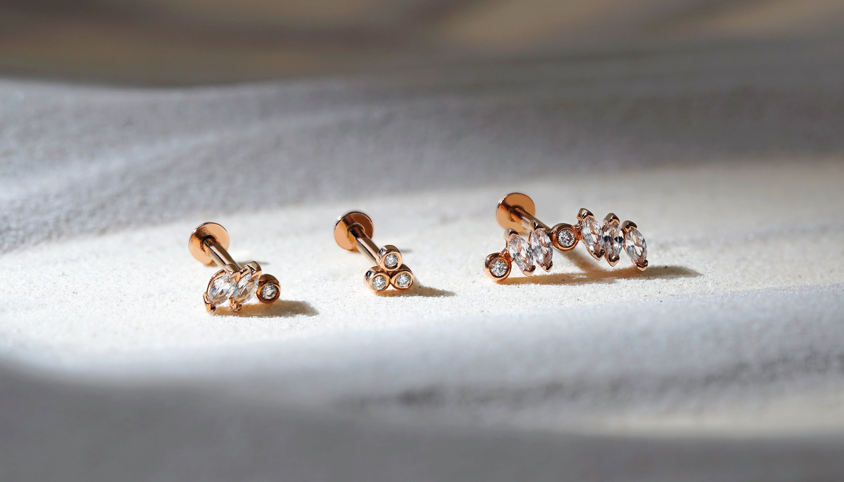 Piercings finos Ear Envy en oro de 14 quilates | Lark and Berry